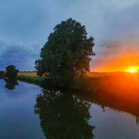 Ferienglueck An Der Nordsee Buche Deine Erdgeschoss-Ferienwohnung Mit Kamin Terrasse Und Eingezaeuntem Garten Fuer Unvergessliche Auszeiten Altfunnixsiel Bagian luar foto