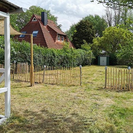 Ferienglueck An Der Nordsee Buche Deine Erdgeschoss-Ferienwohnung Mit Kamin Terrasse Und Eingezaeuntem Garten Fuer Unvergessliche Auszeiten Altfunnixsiel Bagian luar foto