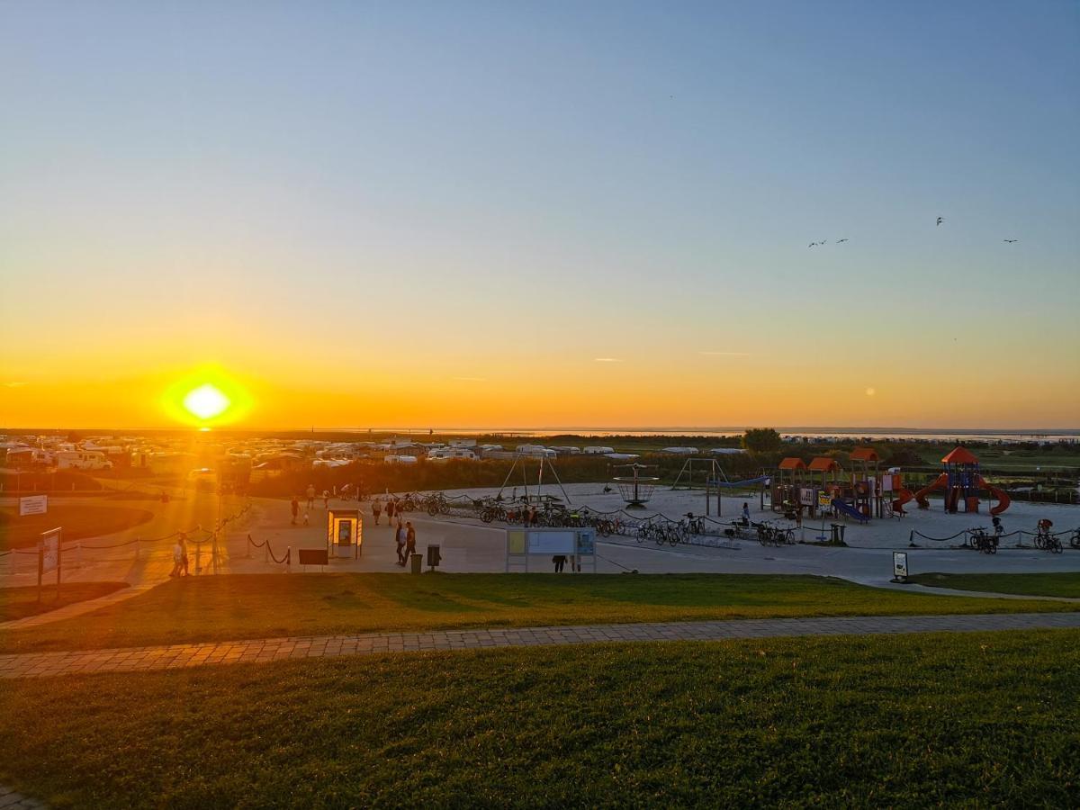 Ferienglueck An Der Nordsee Buche Deine Erdgeschoss-Ferienwohnung Mit Kamin Terrasse Und Eingezaeuntem Garten Fuer Unvergessliche Auszeiten Altfunnixsiel Bagian luar foto