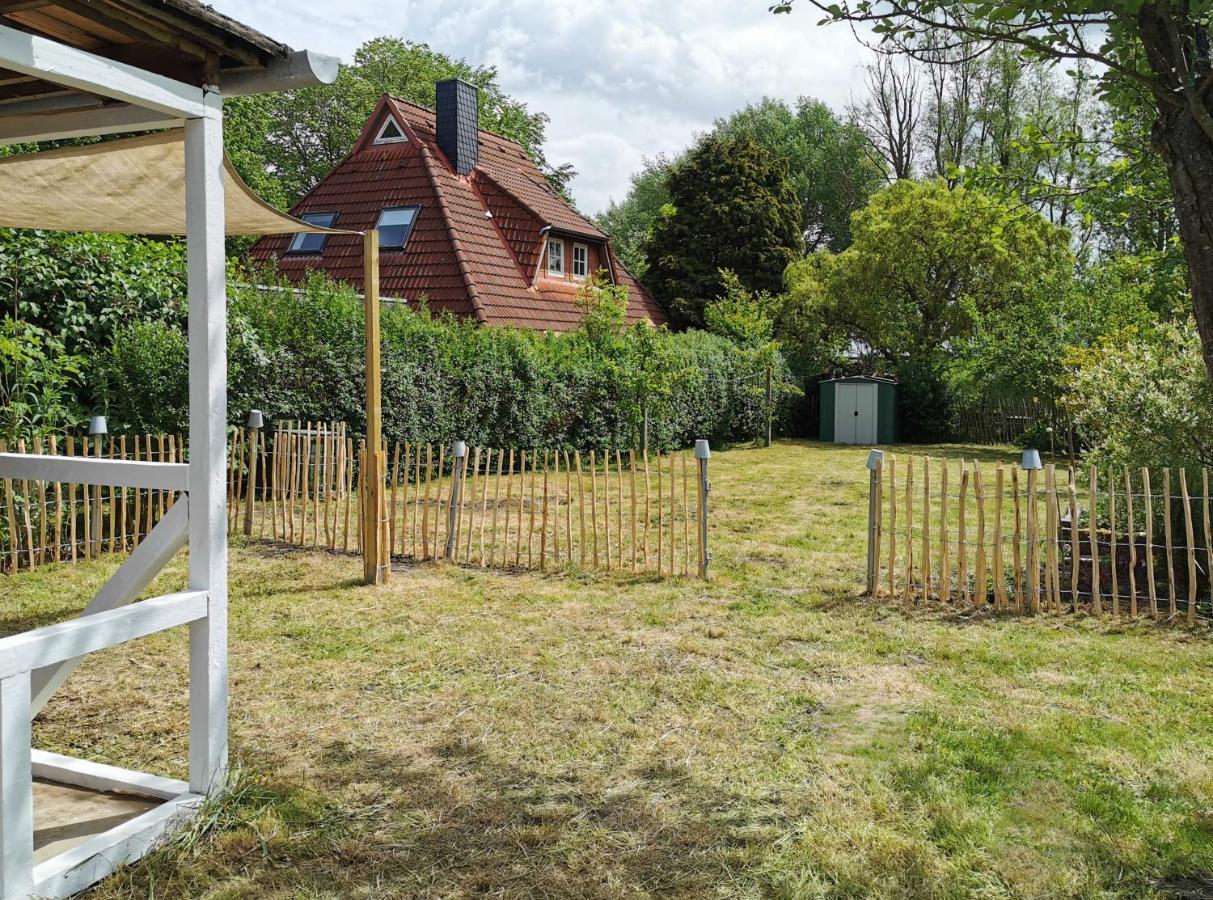 Ferienglueck An Der Nordsee Buche Deine Erdgeschoss-Ferienwohnung Mit Kamin Terrasse Und Eingezaeuntem Garten Fuer Unvergessliche Auszeiten Altfunnixsiel Bagian luar foto